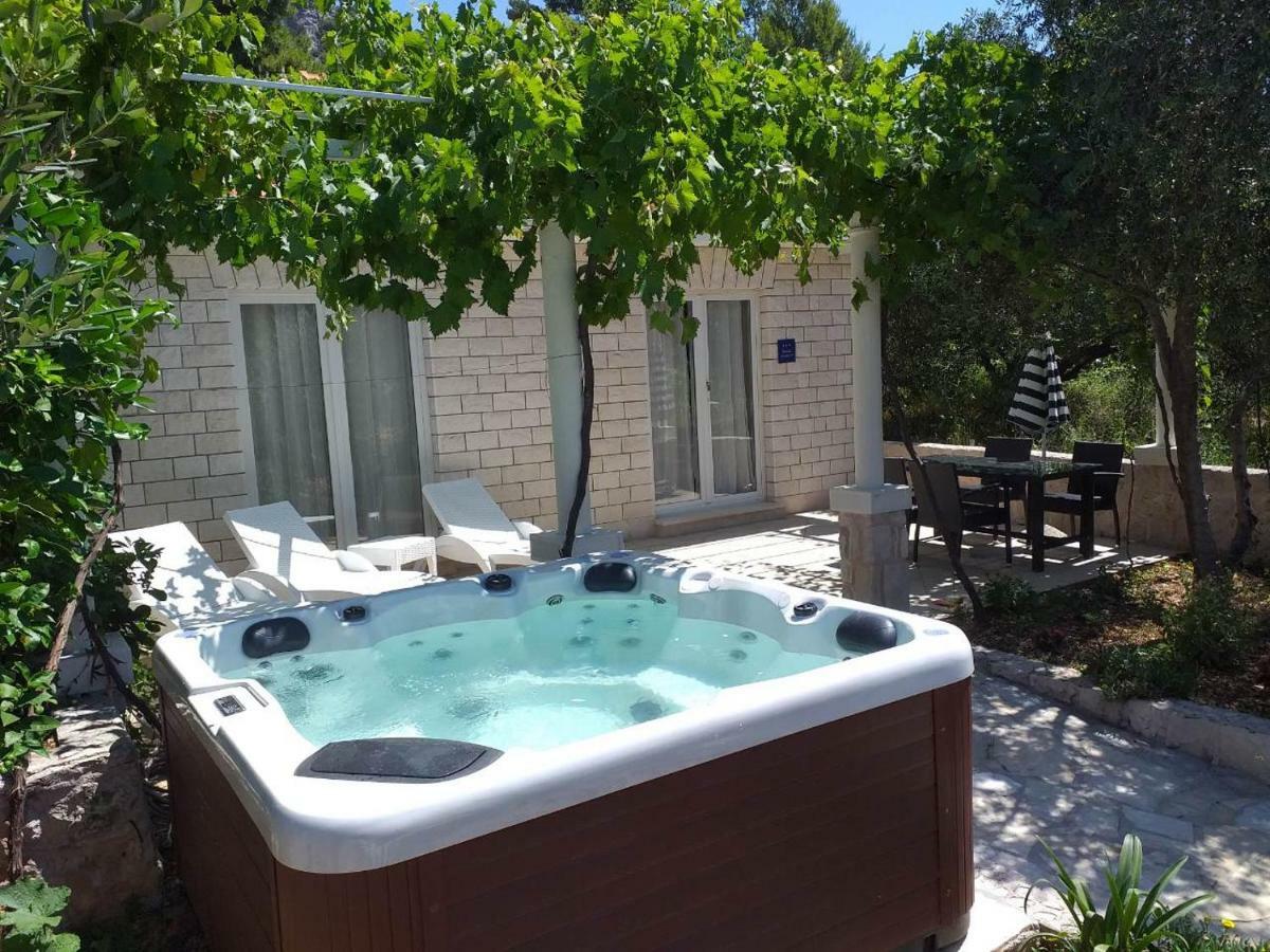 Bed & Breakfast Villa Vrgorac โอเรบิก ภายนอก รูปภาพ